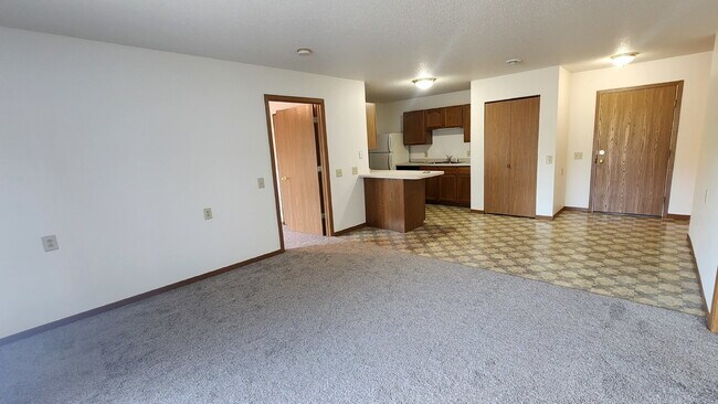 Building Photo - 2 Bedroom, 1.5 Bathroom Spacious End Unit with Garage and Central Air - Available May 1st
