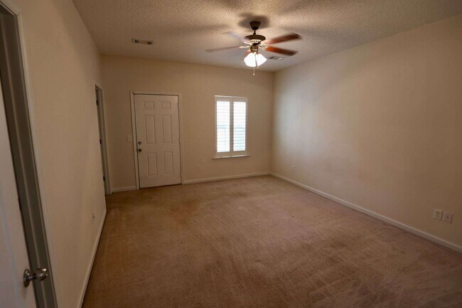 Building Photo - 609 Glade Fern Way