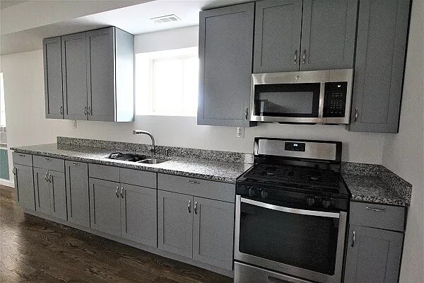 Building Photo - 8053 S Throop St