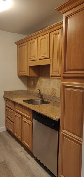 Building Photo - 11610 N Bayshore Dr