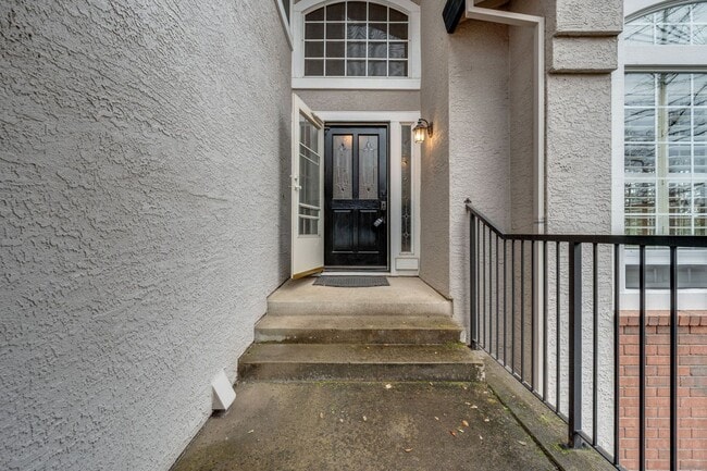 Building Photo - Stunning Folsom Split-Level Home with Pool & 3-Car Garage in Quiet Cul-De-Sac