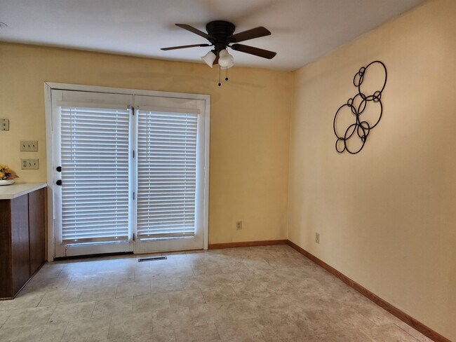Building Photo - 9225 Carol Ann Dr