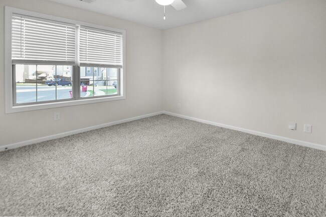Building Photo - Like New Three Bedroom with Bonus!