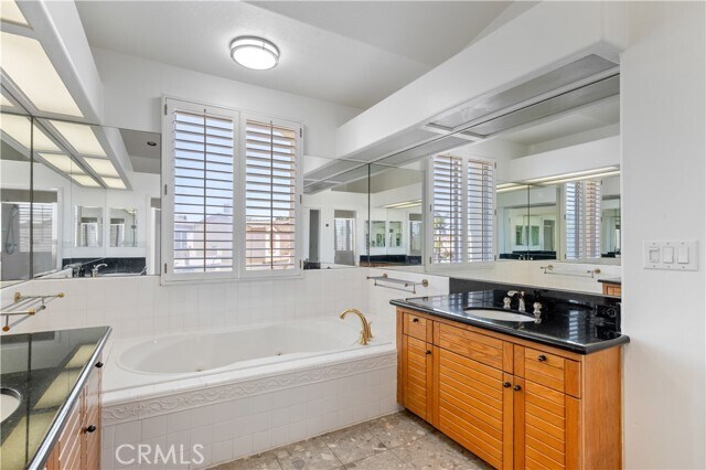 Building Photo - 21015 Tomlee Ave