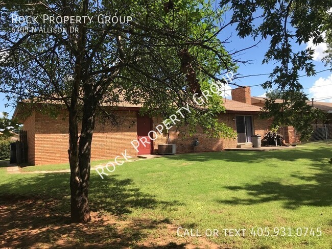 Building Photo - Lovely Brick Home in NW OKC near Lake Hefner