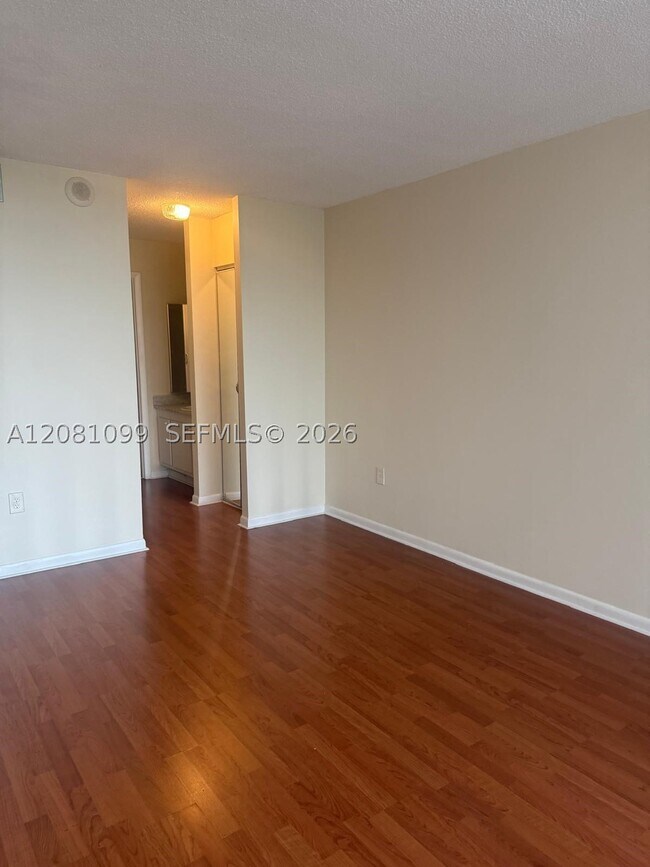 Building Photo - 1300 NE Miami Gardens Dr