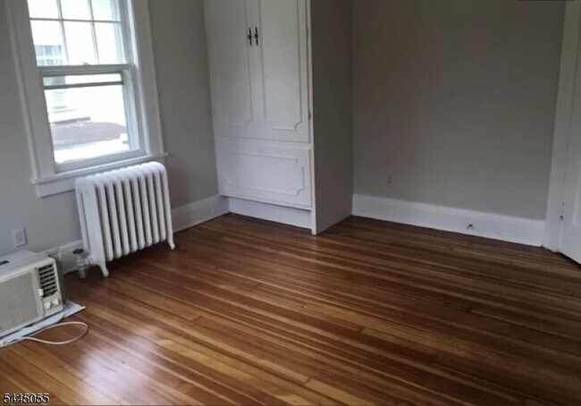 Building Photo - 514 Forest Ave