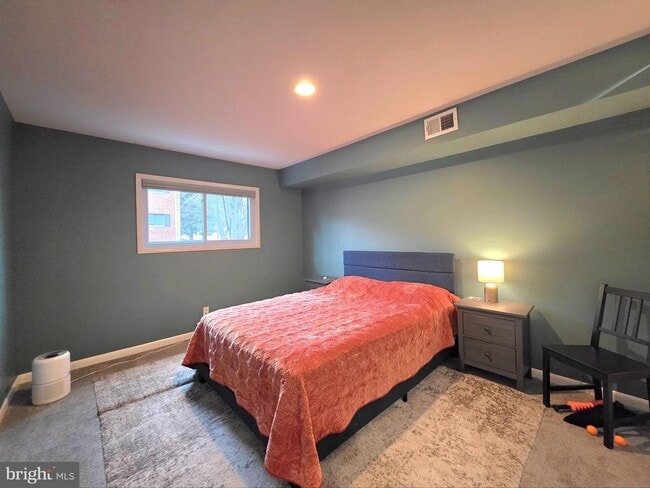 Building Photo - 2700 Dartmouth Rd