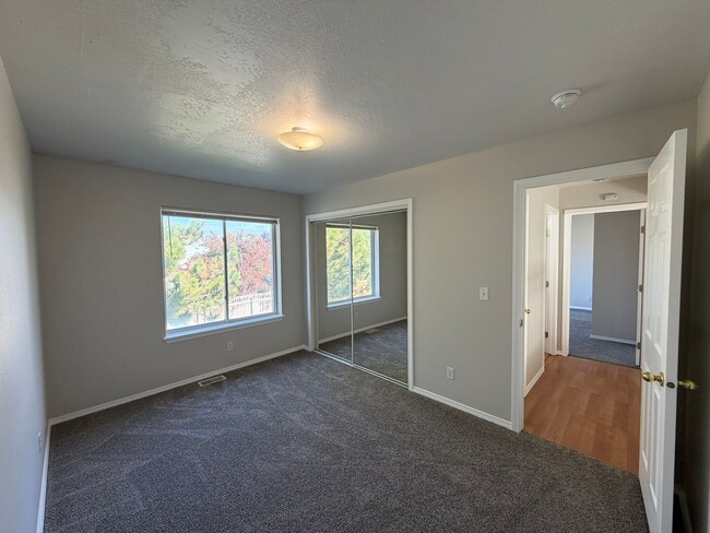Building Photo - Great 4 bed 2 bath home with RV parking in...