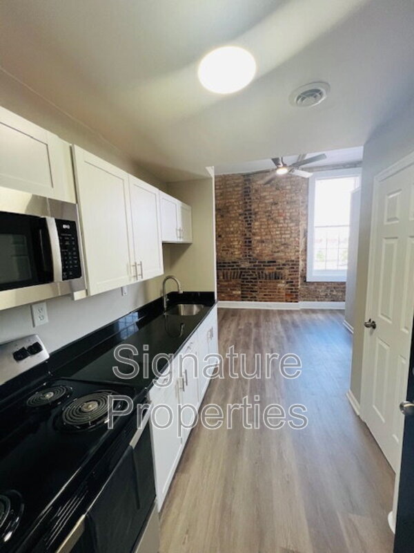 Primary Photo - 22 Bollingbrook St