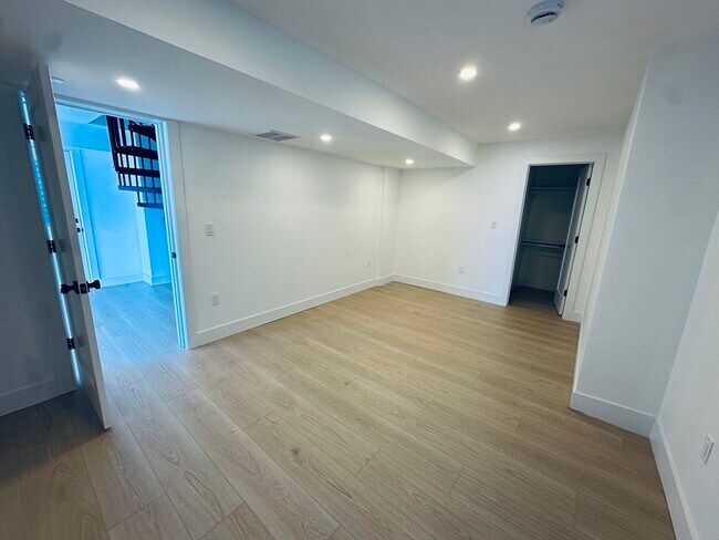 Building Photo - 280 Endicott Ave