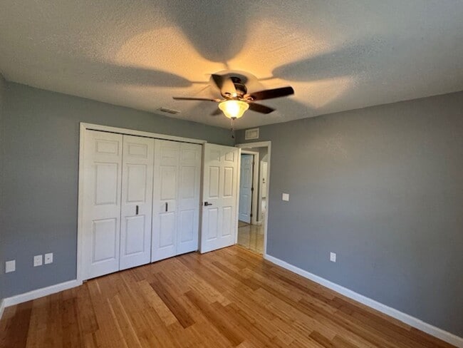 Building Photo - Beautifully Renovated Home In the Shores  3/2/2 **WON"T LAST**