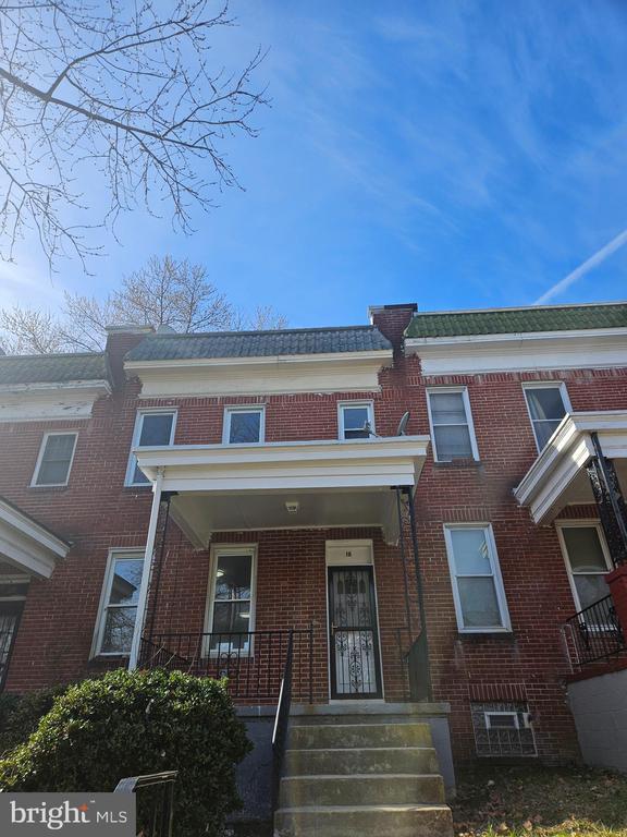 Building Photo - 18 S Tremont Rd