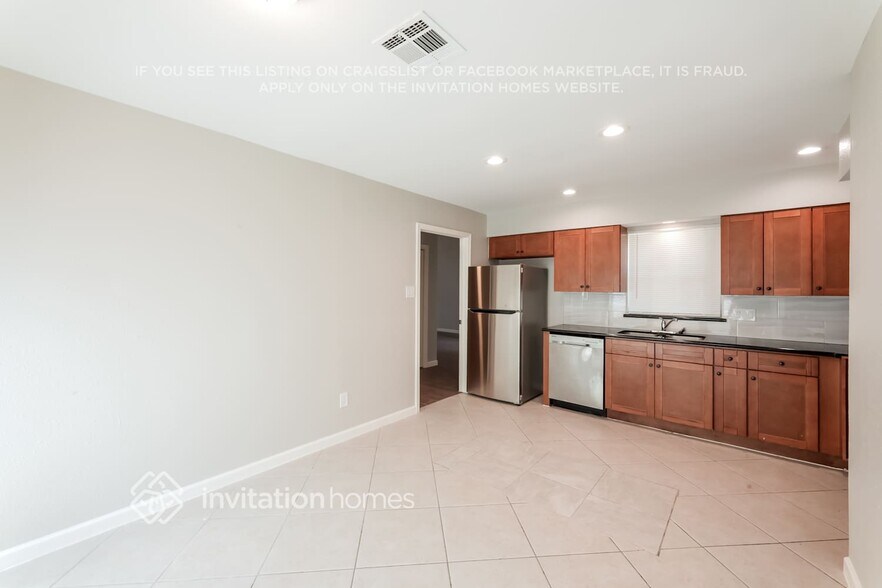 Building Photo - 4515 Hidden Springs Dr