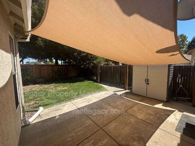 Building Photo - 1724 Magenta Dr