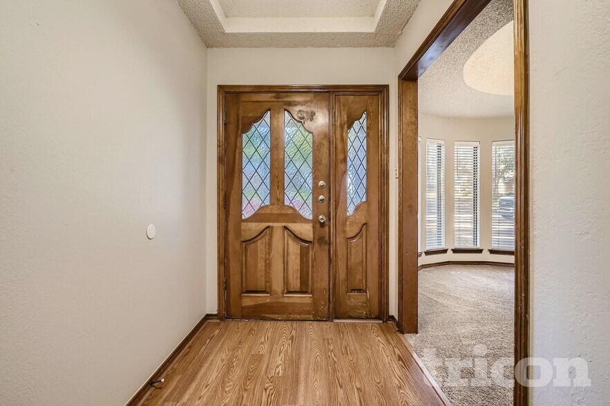 Building Photo - 736 Highland Crest Dr