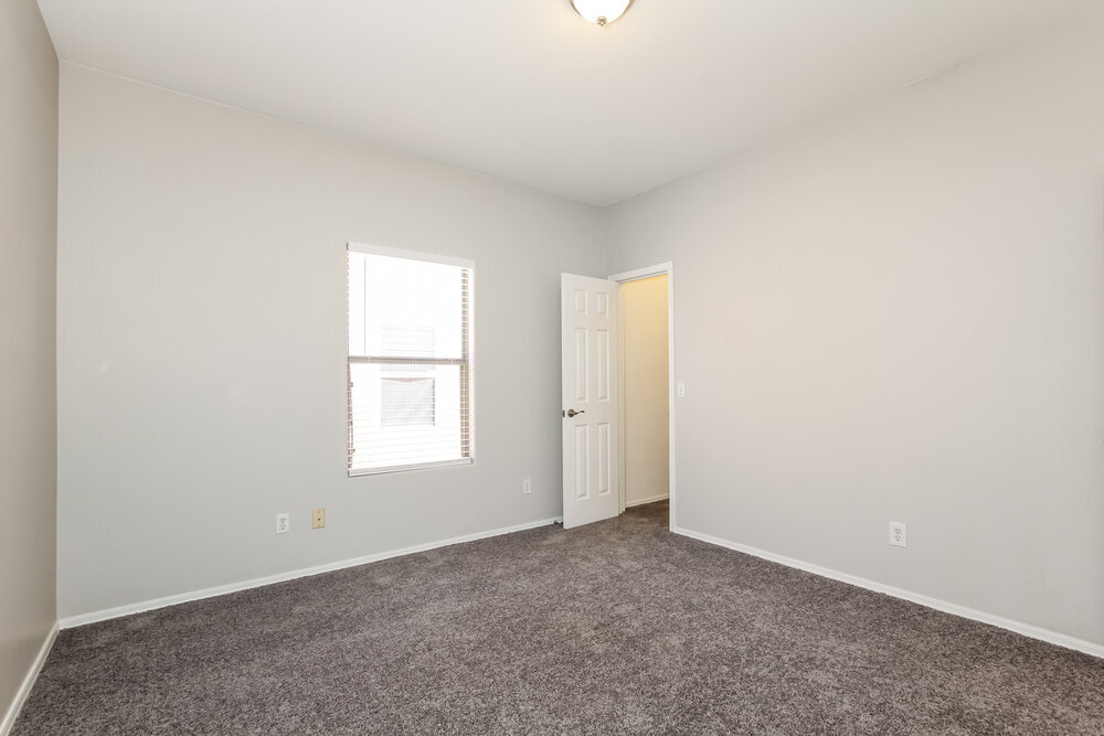 Building Photo - 6622 W Riva Rd