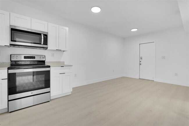 Building Photo - 1814 NW 2nd Ct