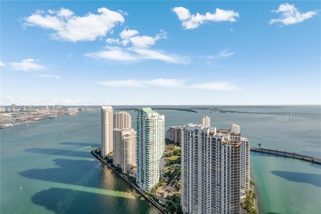 Primary Photo - 300 Biscayne Blvd Way