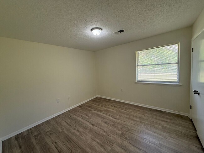 Building Photo - Richland Apartments Building B