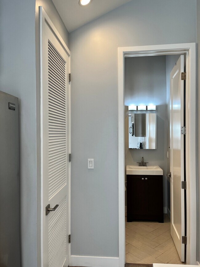 Building Photo - 325 N La Fayette Park Pl