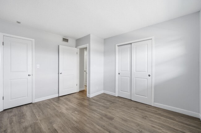 Building Photo - 1400 NE 57th St