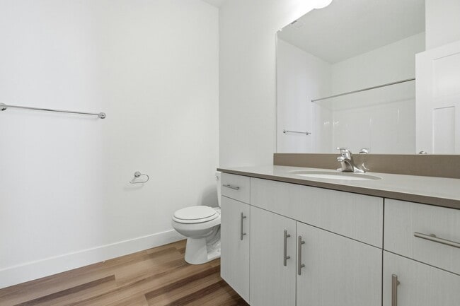 Building Photo - 858 Coulsen Dr