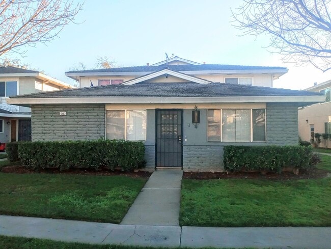 Primary Photo - Ground Floor 2bd Condo With On-site Laundr...