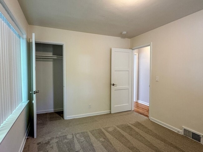 Building Photo - Wonderful Wedgwood Location! 2bd/2bth home...