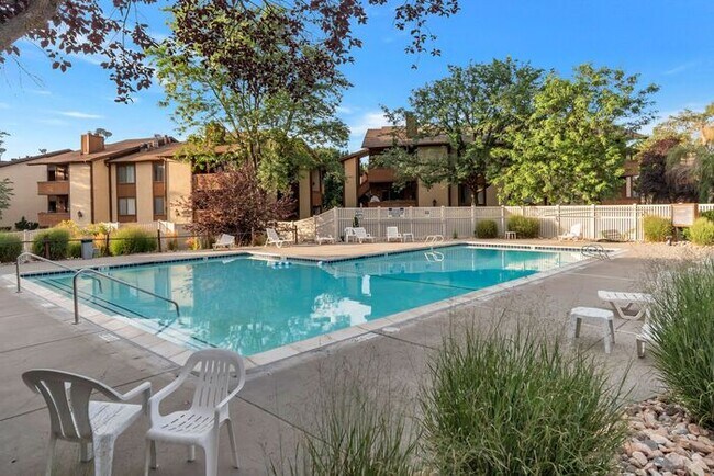 Building Photo - Cozy Midvale Condo - AVAILABLE NOW!