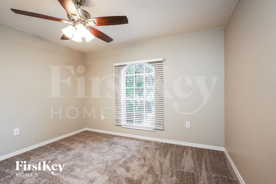 Building Photo - 3726 6th St W