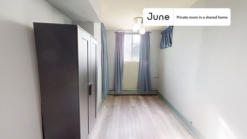 Building Photo - Private bedroom in 5 bed/2 bath Home