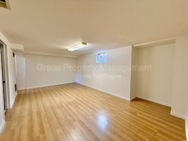 Building Photo - 1125 W 8th Ave Dr