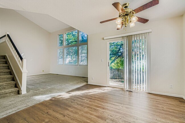 Building Photo - Bright & Spacious 3-Bedroom Home in Fox Run