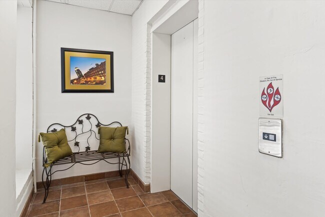 Building Photo - 101 N Chestnut St Apt 3