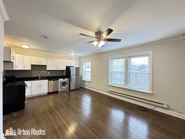 Building Photo - 2133 N Dayton St