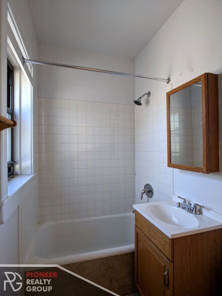 Building Photo - 2648 N Spaulding Ave