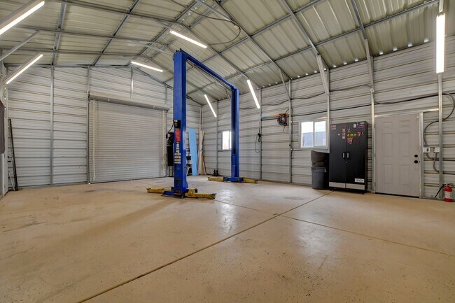 Building Photo - UNIQUE SINGLE FAMILY HOME! - No HOA, Car Lift, RV Parking and Nice Backyard