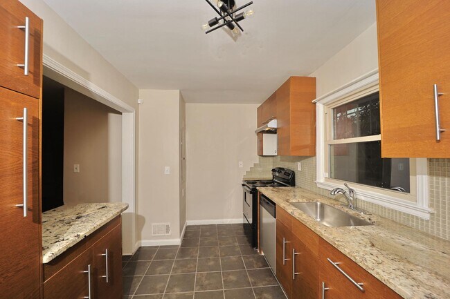 Building Photo - 1981 Brannen Rd SE