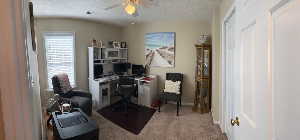 Building Photo - 1424 Hilton Way