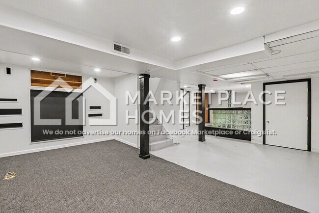 Building Photo - 11235 Roxbury St