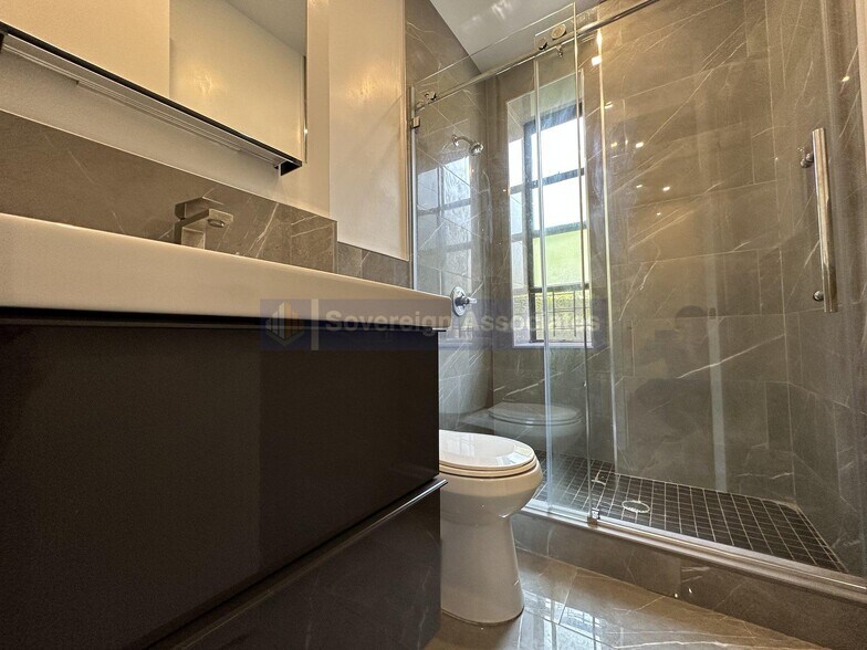 Building Photo - 45 Tiemann Pl