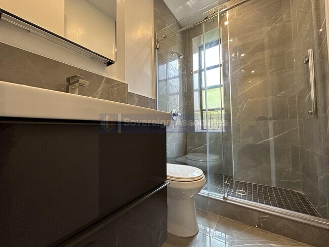 Building Photo - 45 Tiemann Pl