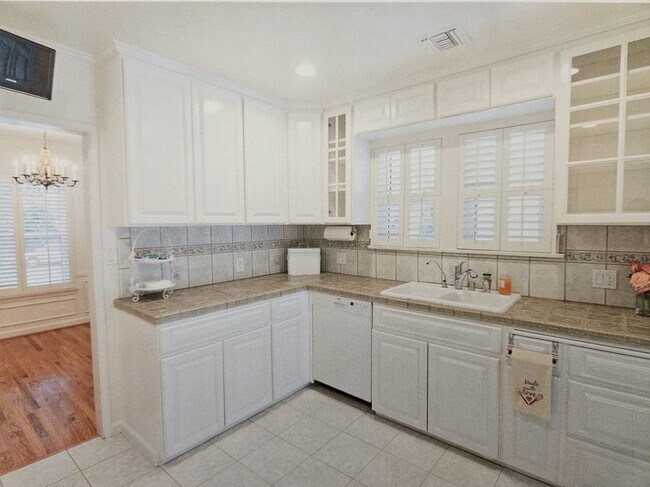 Building Photo - 11861 Laurelwood Dr