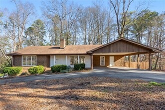 Building Photo - 3355 Pinetree Dr SE