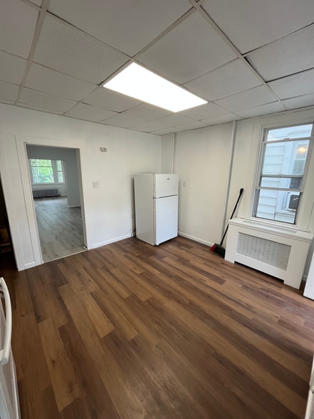 Building Photo - 216 W Ridge St