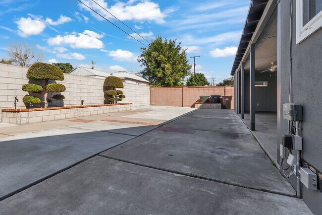 Building Photo - 1501 Revere Ave