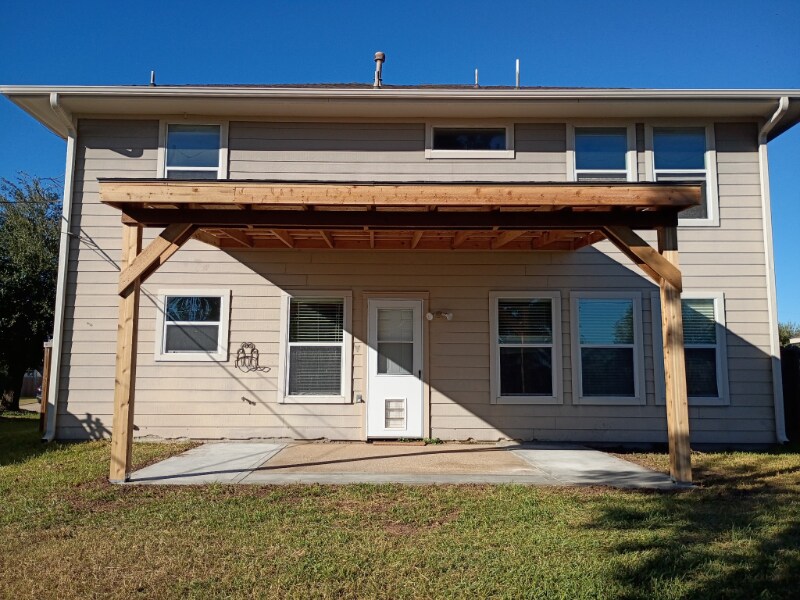 Building Photo - 711 Mockingbird St