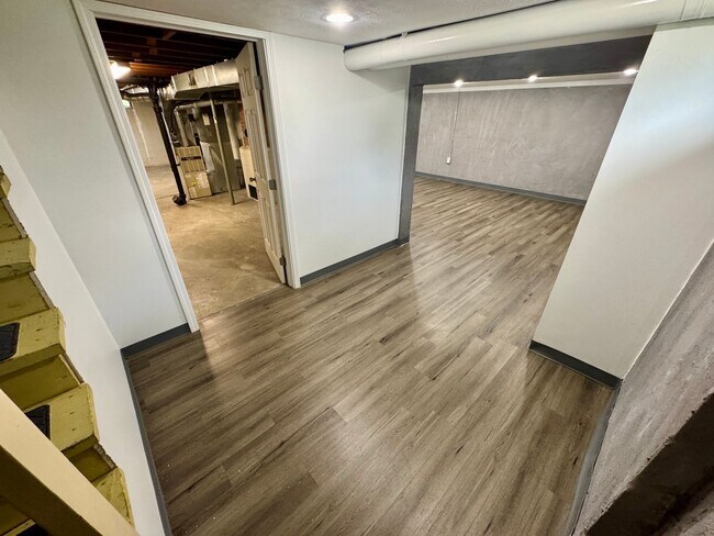 Building Photo - 3 Bedroom - Upper Arlington