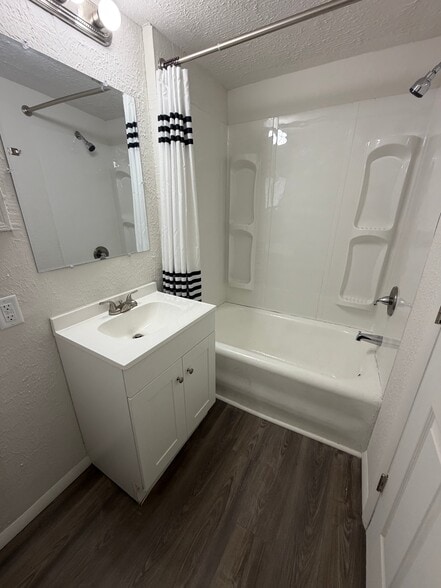 Building Photo - 1048 N Jefferson St